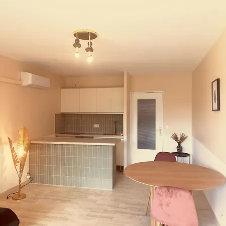 Renove A Avec Jardin Prive - 5 Min De La Apartman
